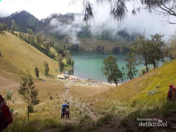 Tanjakan Cinta and Bukit Cinta: A Romantic Legend