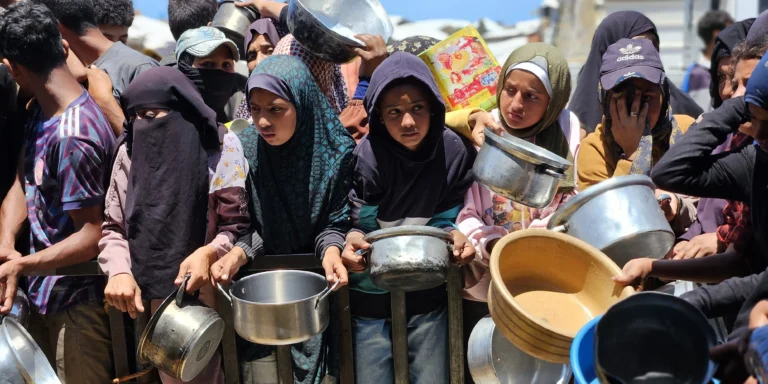 Gaza aid at risk amid theft and widespread hunger