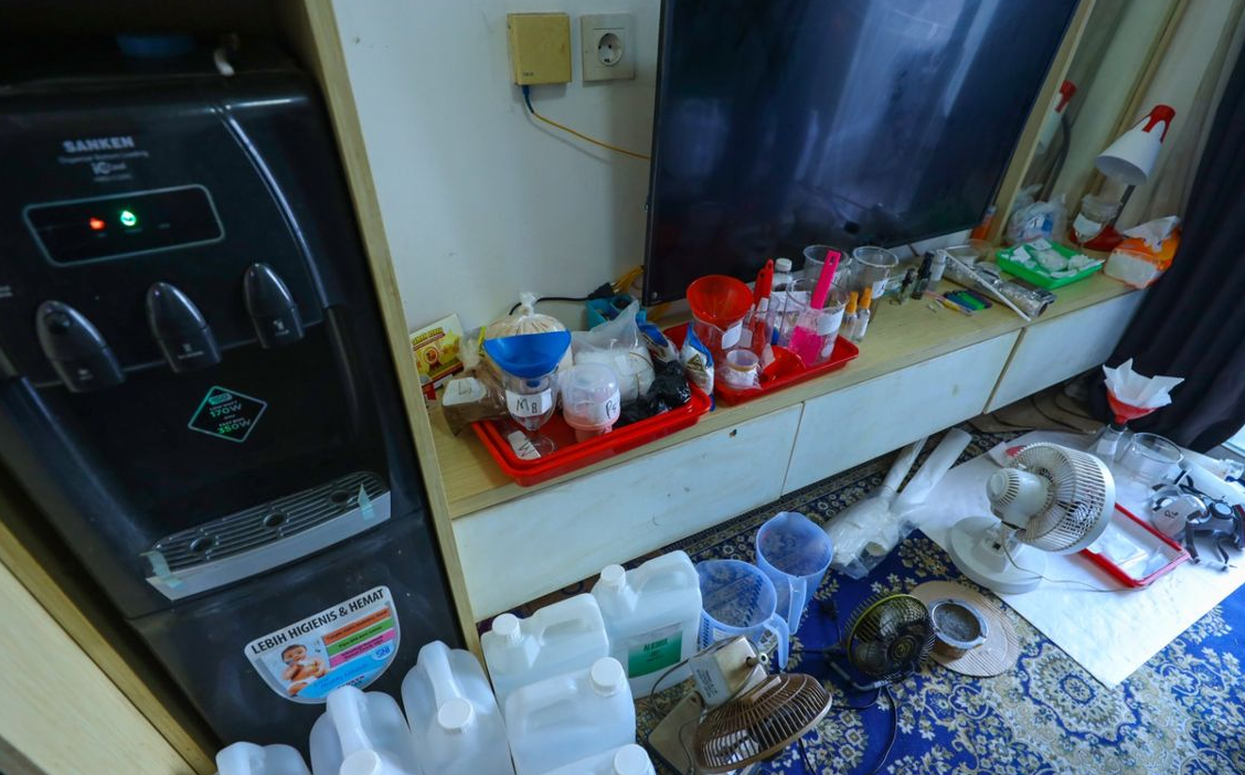 2 Suspects at Cisauk Narcotics Lab: The Cook & The Dealer